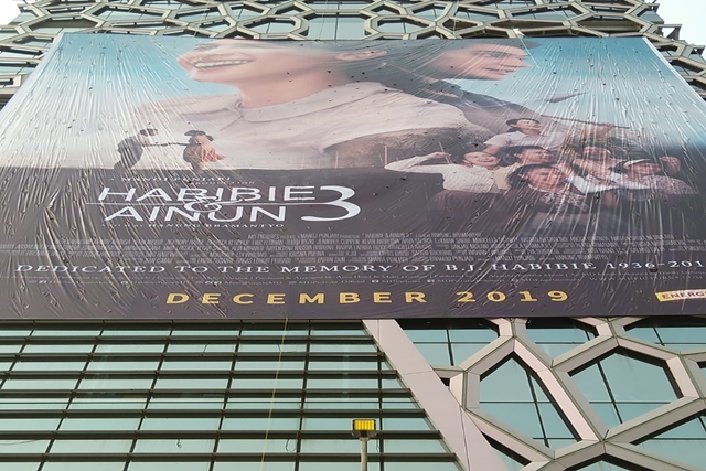 Poster Ukuran Raksasa Film Habibie & Ainun 3 Dirilis